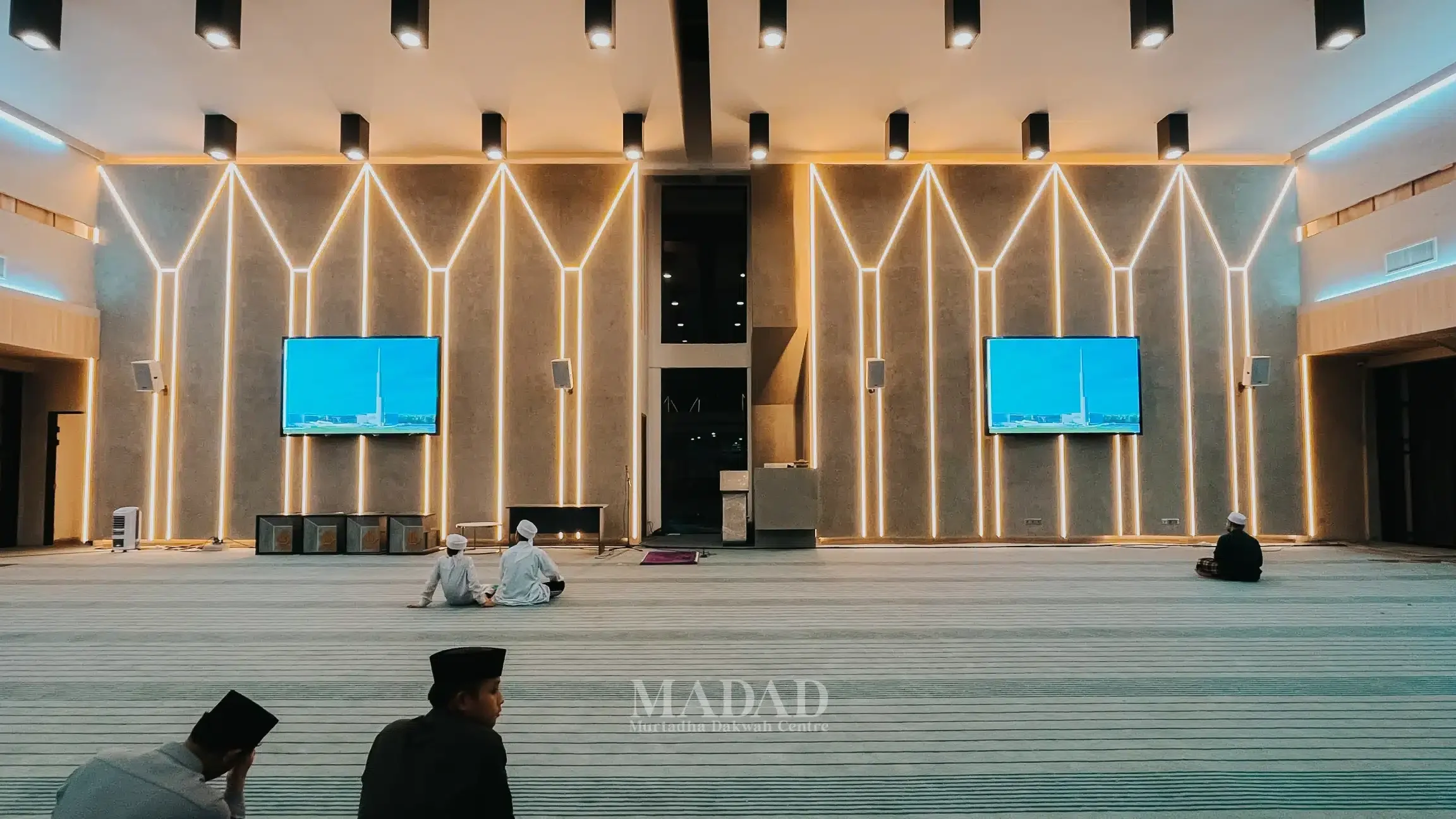 Dewan Solat MADAD 1 dewan solat madad
