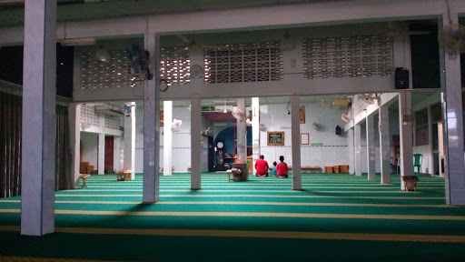 Masjid Riadhus-Solihin, Seksyen 17 40200 Shah Alam Masjid Riadhus-Solihin, Seksyen 17 40200 Shah Alam