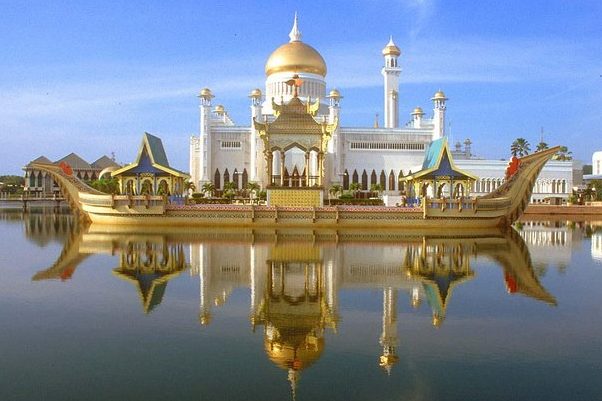 masjid brunei darussalam