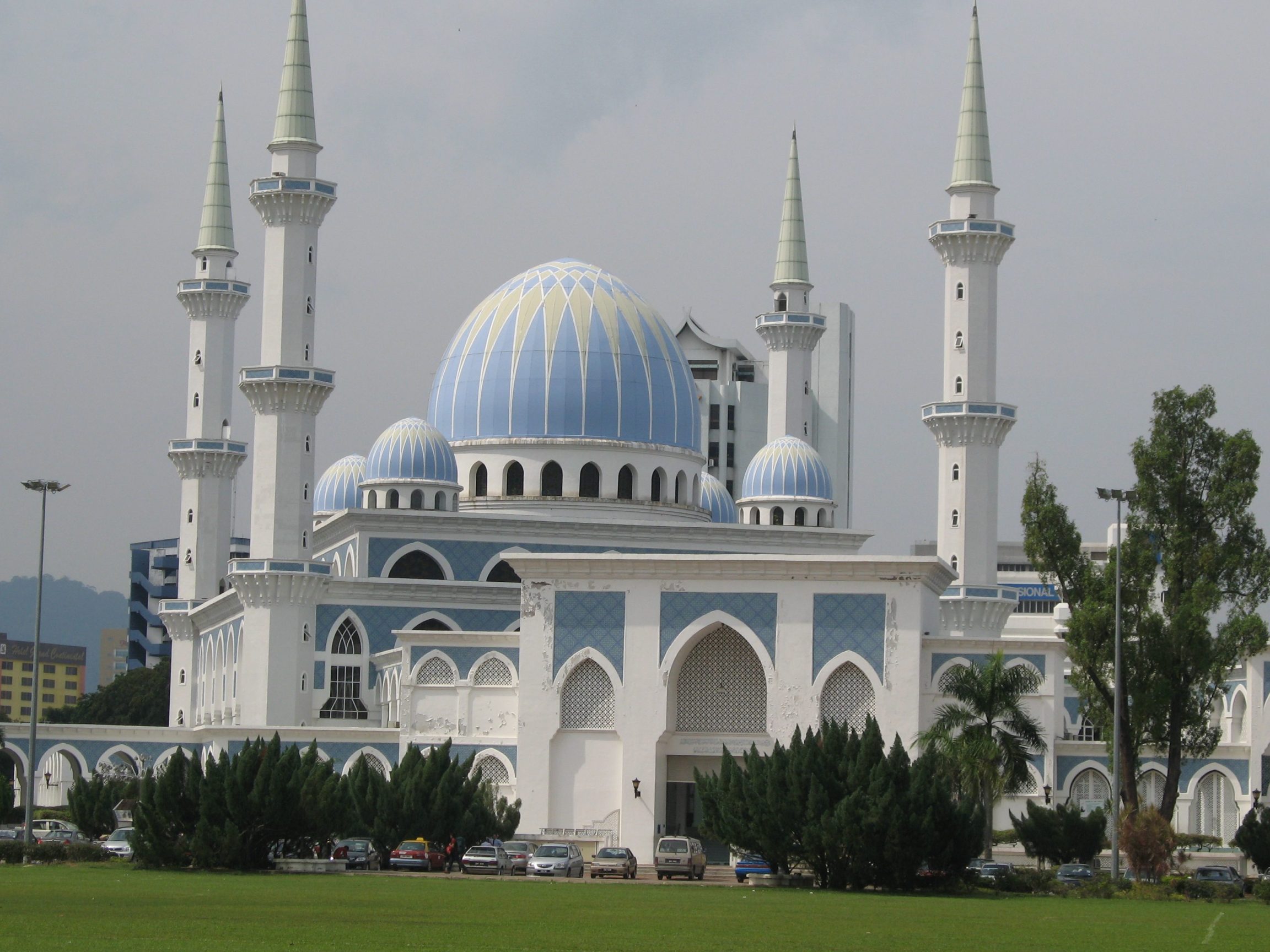 masjid di kuantan malaysia keindahan dan sejarahnya yang menarik