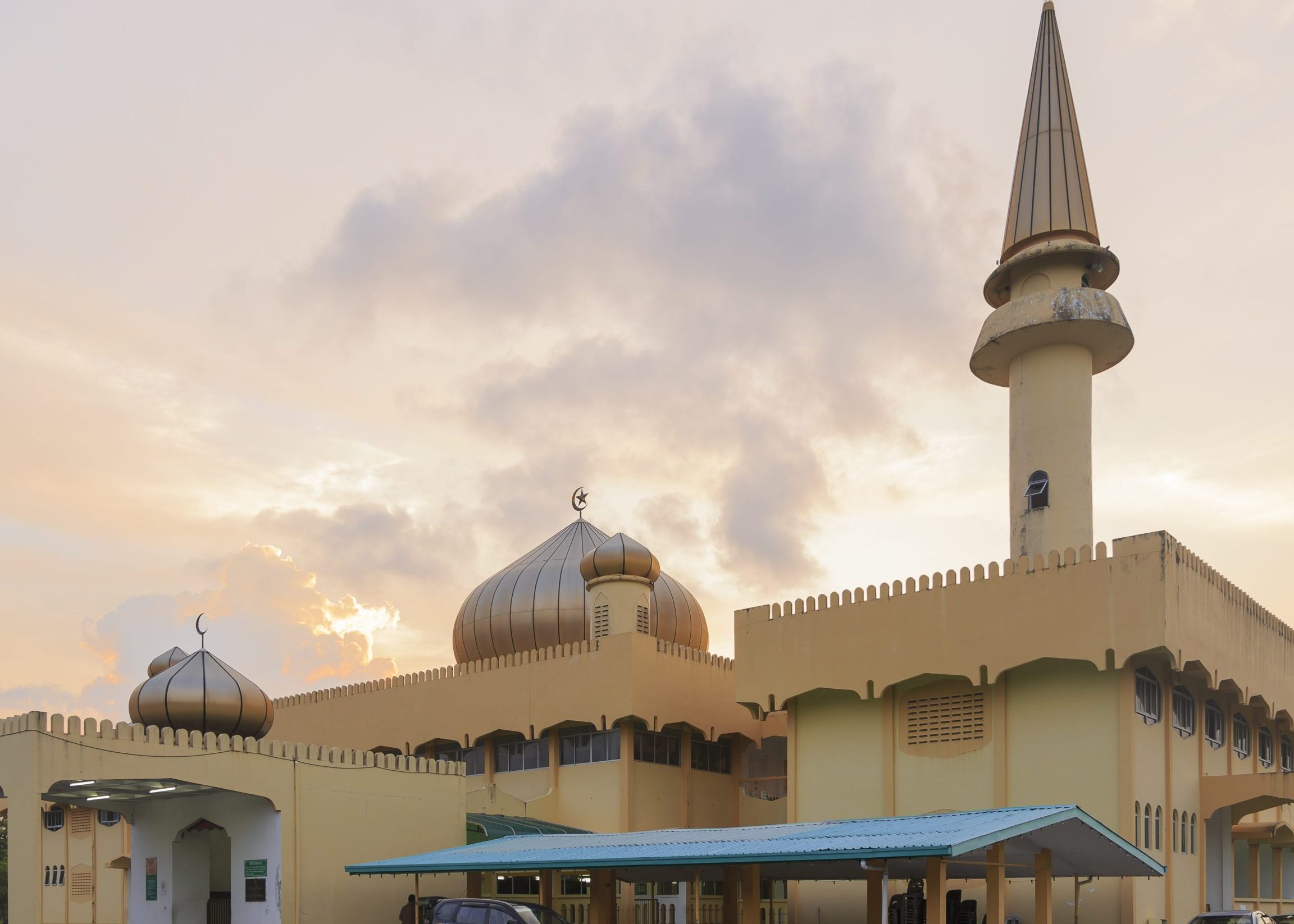 Masjid di Kudat, Malaysia: Keindahan dan Sejarah Tempat Ibadah Utama 1 masjid di kudat malaysia keindahan dan sejarah tempat ibadah utama