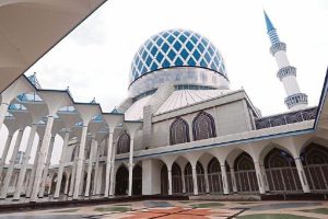 Masjid di Shah Alam, Malaysia: Keindahan dan Sejarahnya yang Menarik