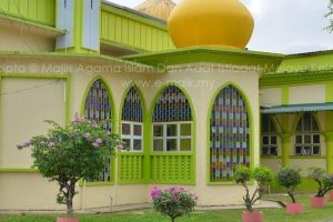 MASJID MERAH AL MUNAWARAH KAMPUNG CHAWAS 17500 TANAH MERAH KELANTAN