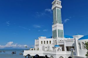 Masjid Terapung — Masjid Daerah Timur Laut